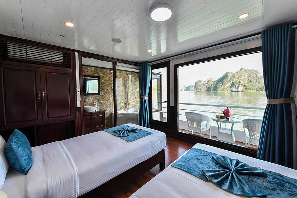Start your Sapphire Cruise journey with Halong Bay’s serene glow